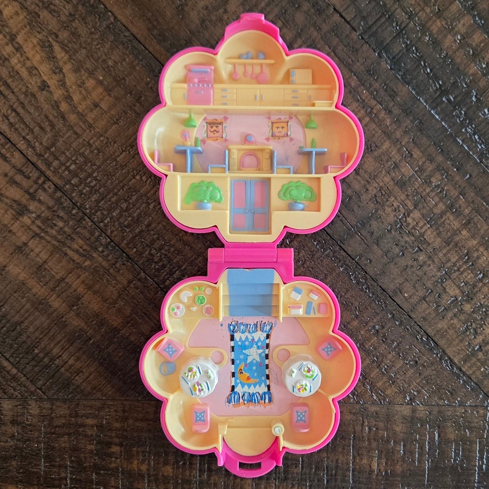 Vintage 1990 Polly Pocket Midge's Bed & Breakfast Flower Compact Bluebird Toys